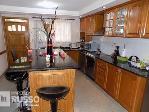 Casa 5 ambientes con 3 baños