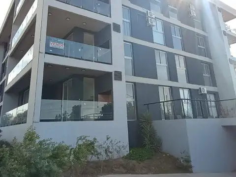 Dpto de 2 dormitorios con COCHERA con balcón con parrillero, 1° piso