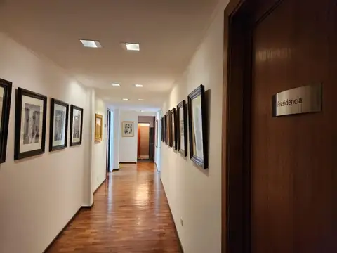 VENTA DE OFICINA reciclada amplia  