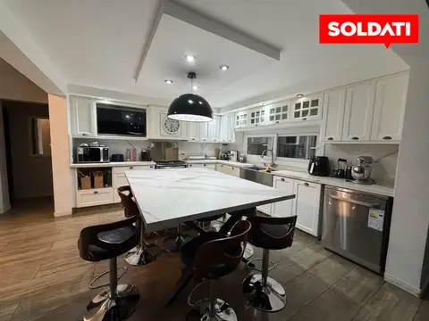 Barrio Los Sauces, casa en venta