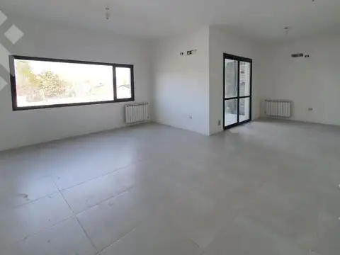 VENTA SEMIPISOS 2 DORMITORIOS, B° JARDINES DEL REY - NEUQUÉN CAPITAL