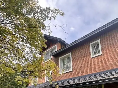 Casa en Venta con 9 cocheras