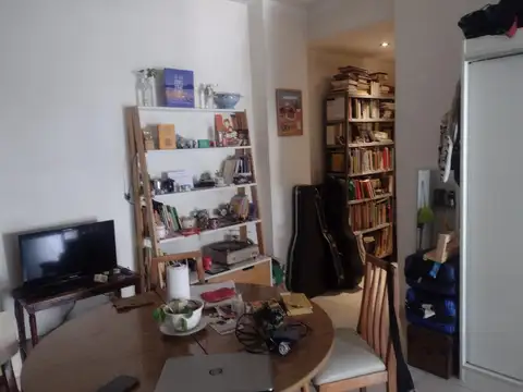 Departamento de un ambiente grande con balcón