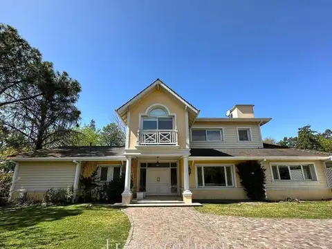 Casa en Venta y alquiler anual en San Diego con piscina Lote central