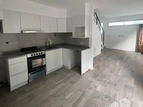 Depto Tipo Casa en Venta con 1 cocheras