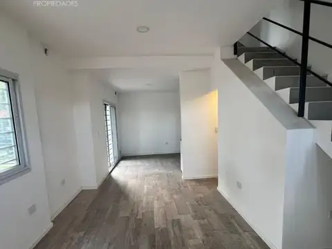 Depto Tipo Casa en Venta en Castelar Sur, USD 110.000