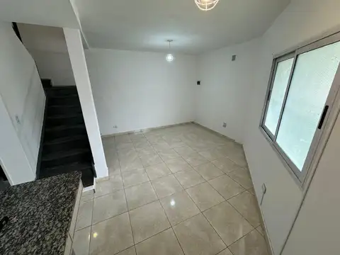 Depto Tipo Casa 4 ambientes con 1 baño