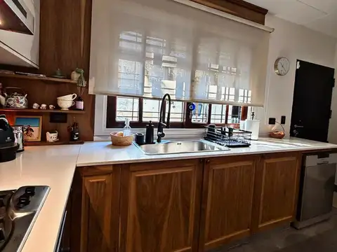 Casa 6 ambientes con 2 baños