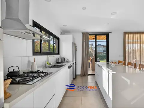 Casa 4 ambientes con 3 baños