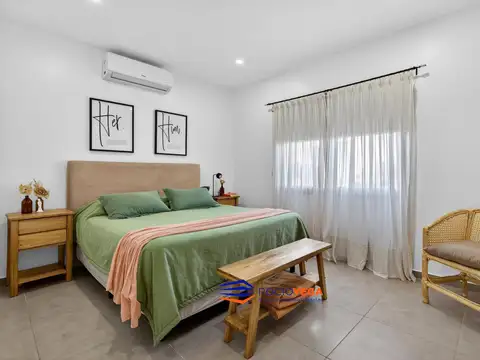 Casa en Venta con 4 cocheras