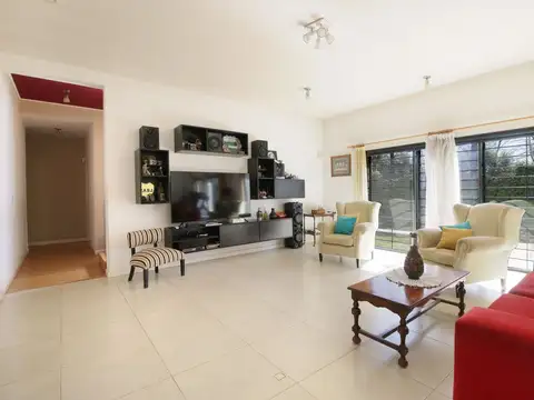 Casa 7 ambientes con 4 baños