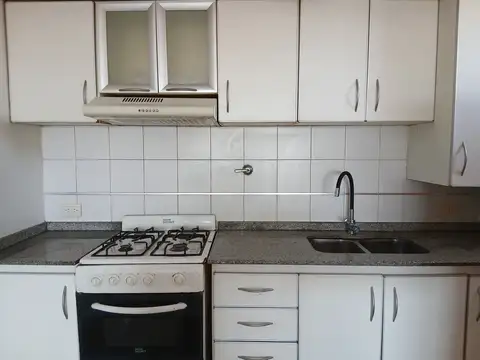 DEPARTAMENTO DE 1 AMBIENTE AMPLIO CON BALCON EN FLORESTA