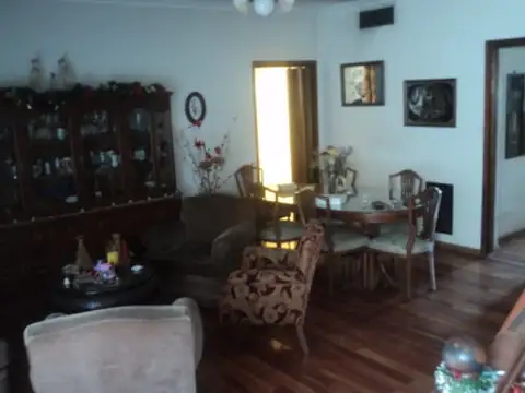 Hermosa propiedad en dos plantas 5 AMB 3 BAÑOS QUINCHO FONDO PARRILLA PERMUTO 4 AMB CAPITAL