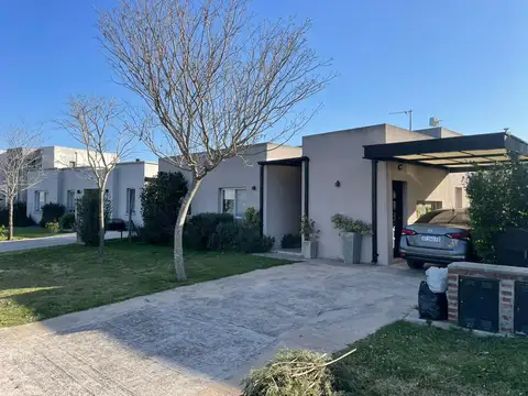 VENTA CASA 4 AMBIENTES EN SAN RAMIRO