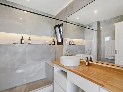 Casa 5 ambientes con 4 baños