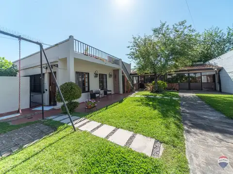 Casa 5 ambientes venta Ramos Mejia con jardin