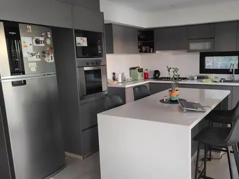 Casa en Venta con 6 cocheras