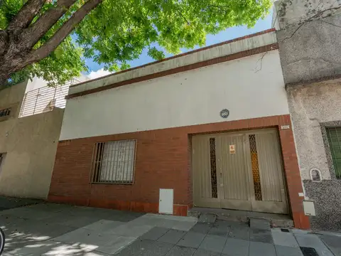 CASA SOBRE LOTE PROPIO APTO PROFESIONAL!