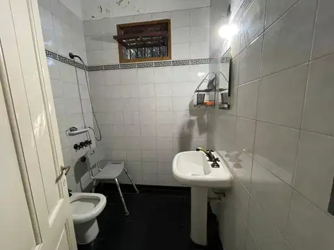 Morón Sur Casa en venta apto profesional o edificación