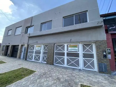 VENTA DUPLEX 4 AMBIENTES CON GARAGE.