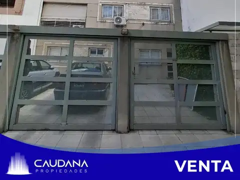 Departamento dos ambientes con cochera en venta en Ramos Mejia