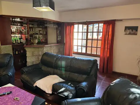 VENTA CASA QUILMES OESTE-  con jardin y pileta