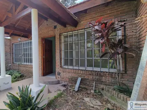 Casa en ALQUILER, sobre calle Alsina, Barrio Falcón, Del Viso