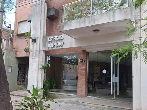 Departamento amplio - 2 dormitorios con cochera