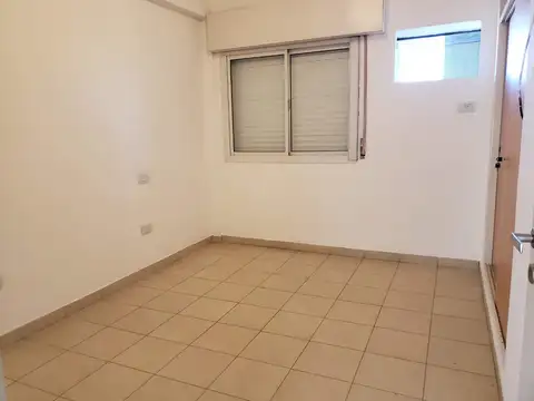 Departamento amplio - 2 dormitorios con cochera