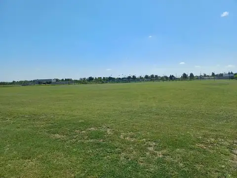 VENTA DE TERRENO EN FUNES. VIDA CLUB DE CAMPO. FRENTE SUR.