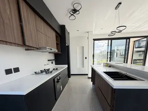Casa 4 ambientes con 3 baños