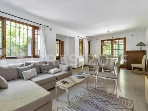 Oportunidad. Casa con gran lote en Las Orquideas - NUEVO PRECIO