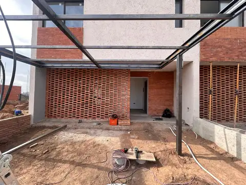 VENTA OPORTUNIDAD EN PAMPAS DE MANANTIALES