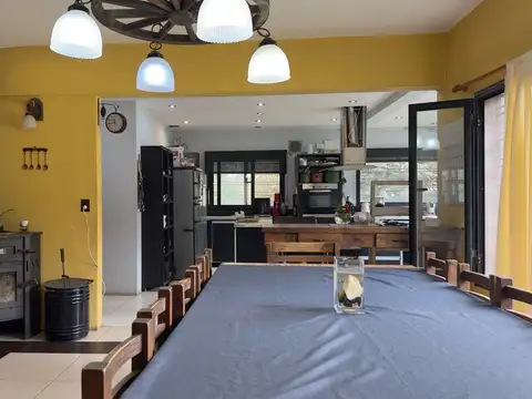 Casa 5 ambientes con 2 baños