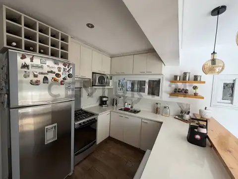 Del Nispero 5 200, Piso 0