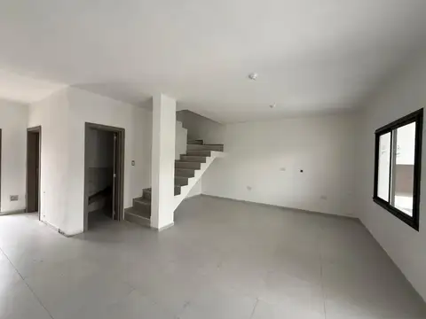 Casa en Venta en Nuevo URCA, USD 175.000