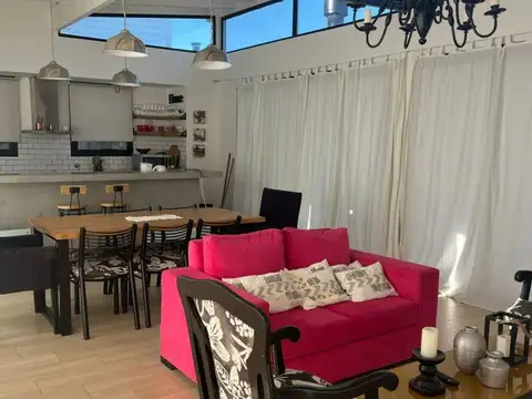 Casa 5 ambientes con 4 baños