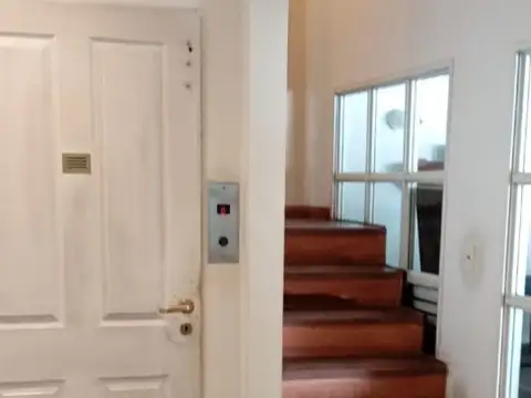 Acassuso 100, Piso 1