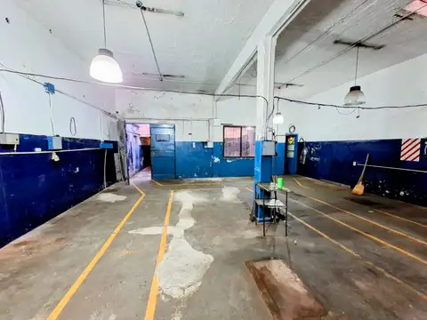 BUEN GALPON DE LOSA DE 90 M2 AL FONDO