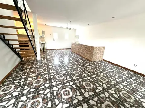 Depto Tipo Casa en Alquiler con 1 cocheras