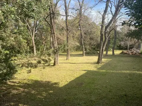 NUEVO VALOR. Lote arbolado de 1.112 m2.