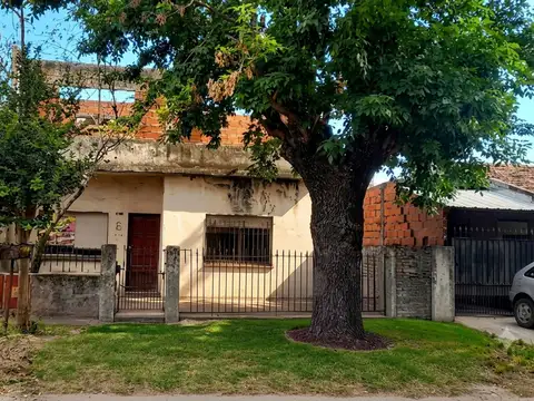 VENTA Casa 3 Amb. SOBRE LOTE 300M2 - BOSQUES