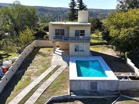 Casa 4 ambientes con 2 baños
