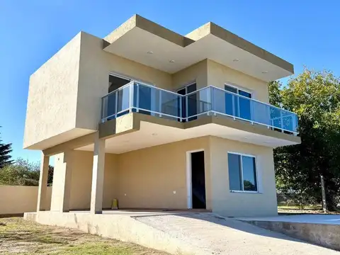 Casa 4 ambientes con 2 baños