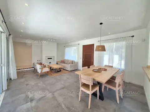 Casa en Venta en La Barra, USD 470.000