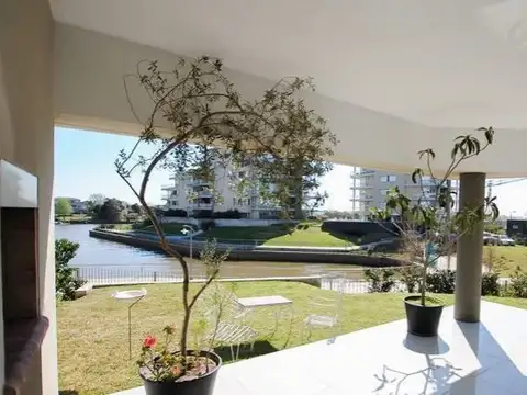 Departamento en venta en Marinas del Canal en PB con jardin 100