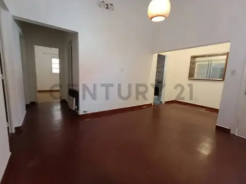 Casa 6 ambientes con 1 baño