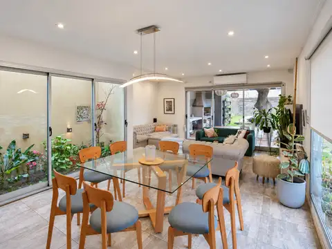 Casa en Venta con 3 cocheras