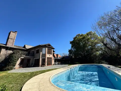 Casa en Alquiler Temporal con 3 cocheras