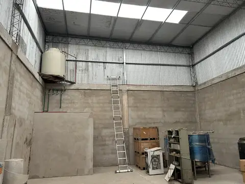 Galpon en Alquiler 18  mts Fondo